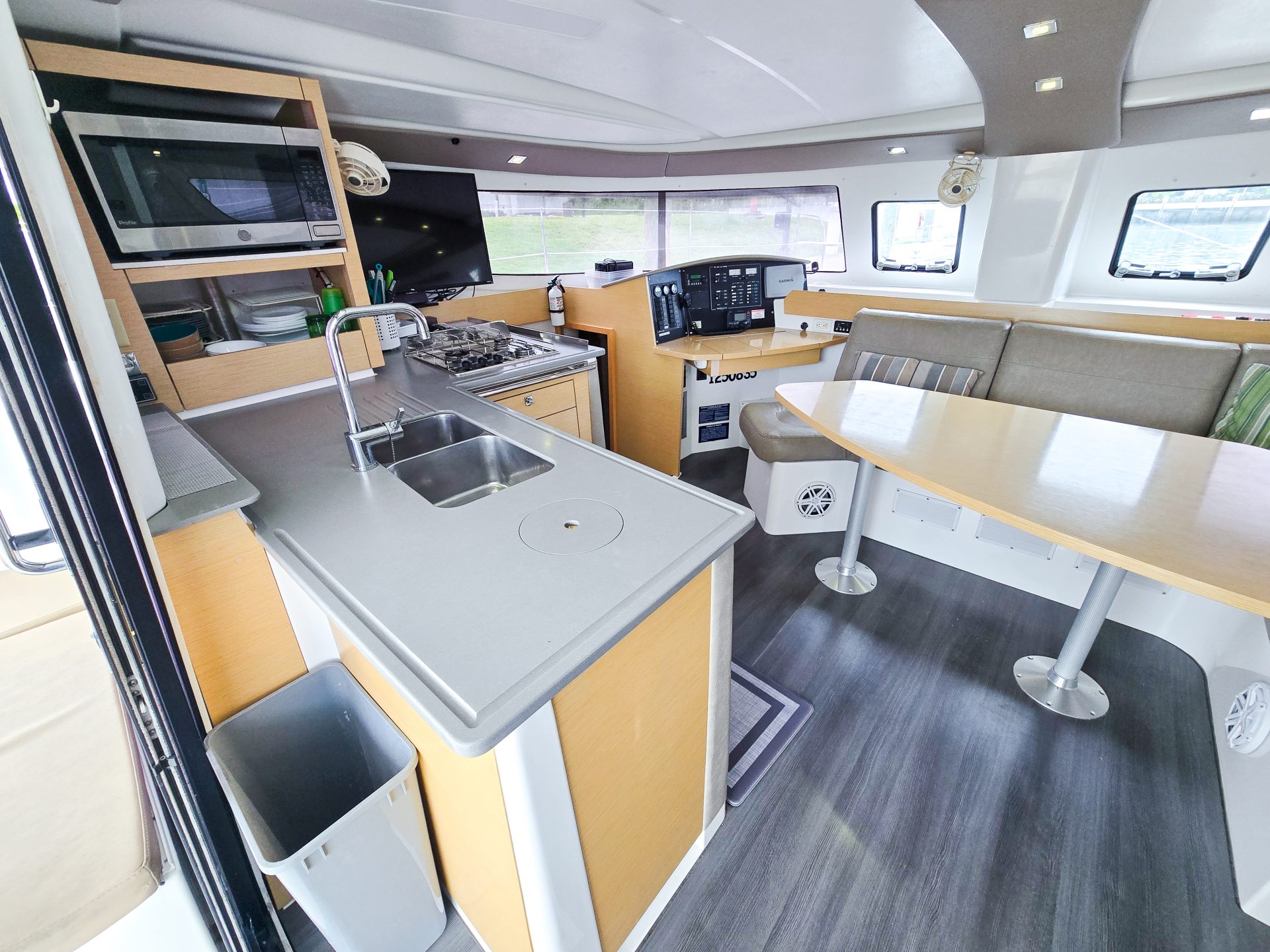 2014 Fountaine Pajot Lipari 41 photo 15