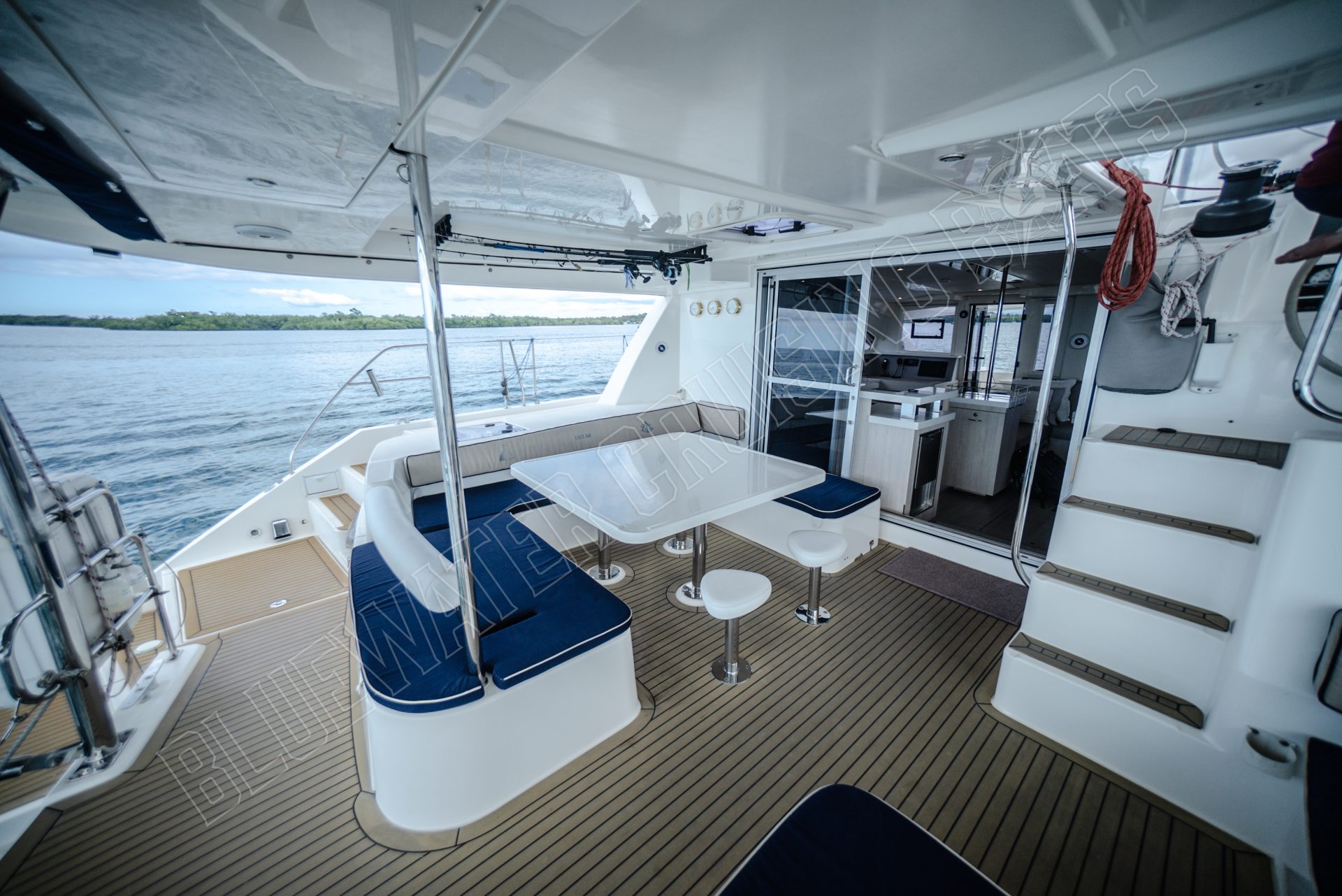 2015 Leopard 48 photo 7