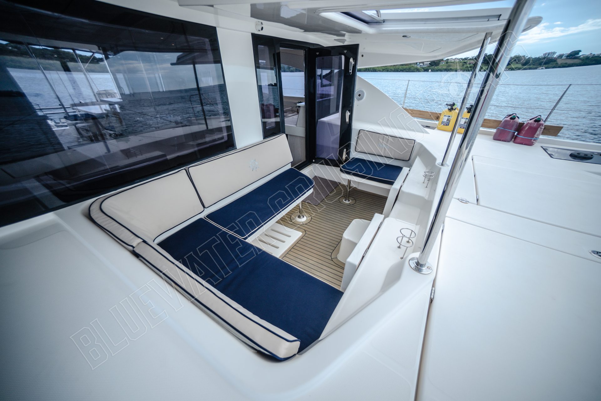2015 Leopard 48 photo 26