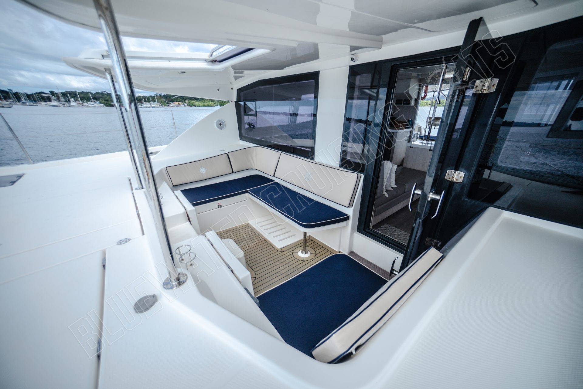 2015 Leopard 48 photo 27