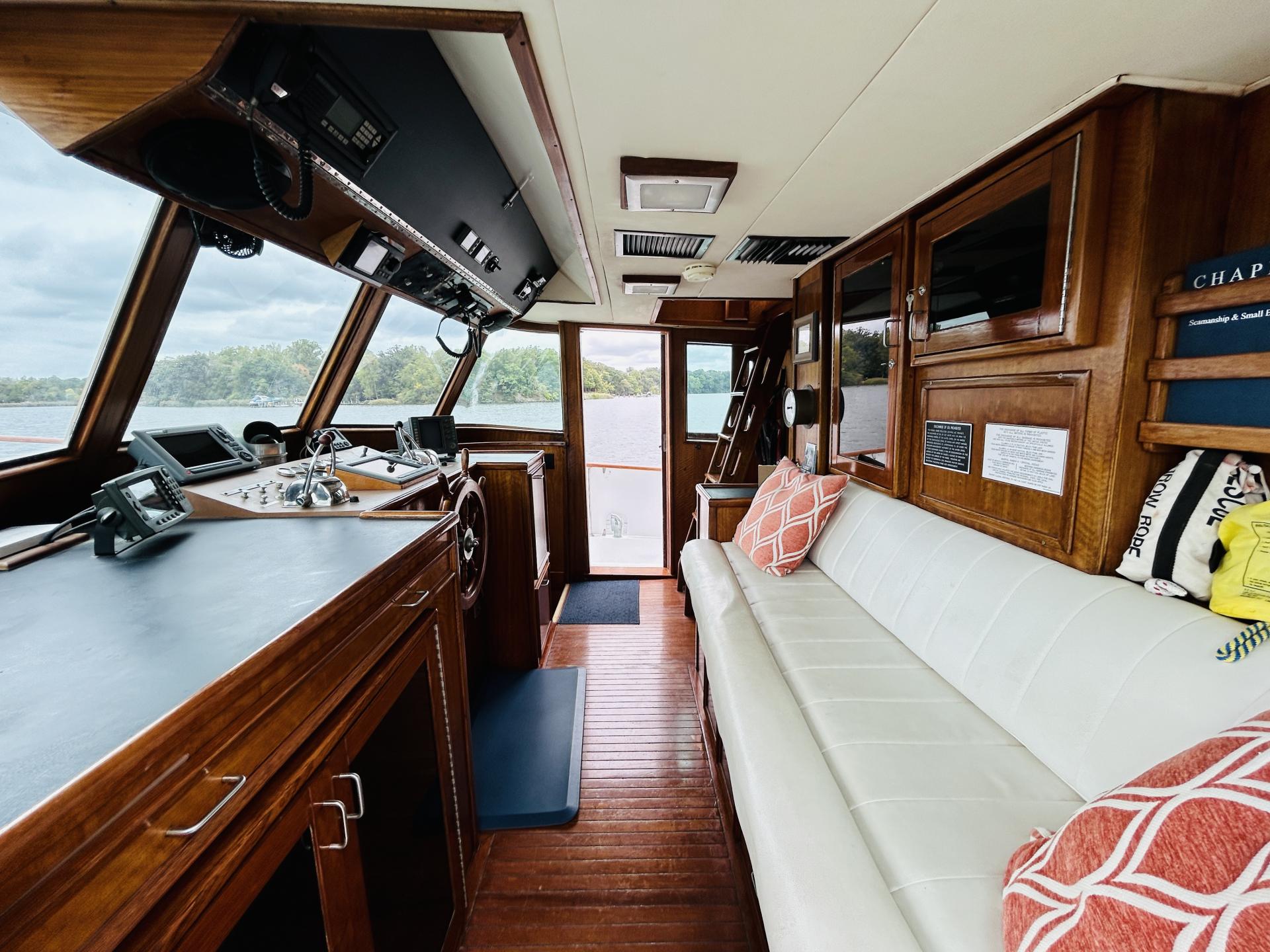 1976 Hatteras 58 LRC photo 32