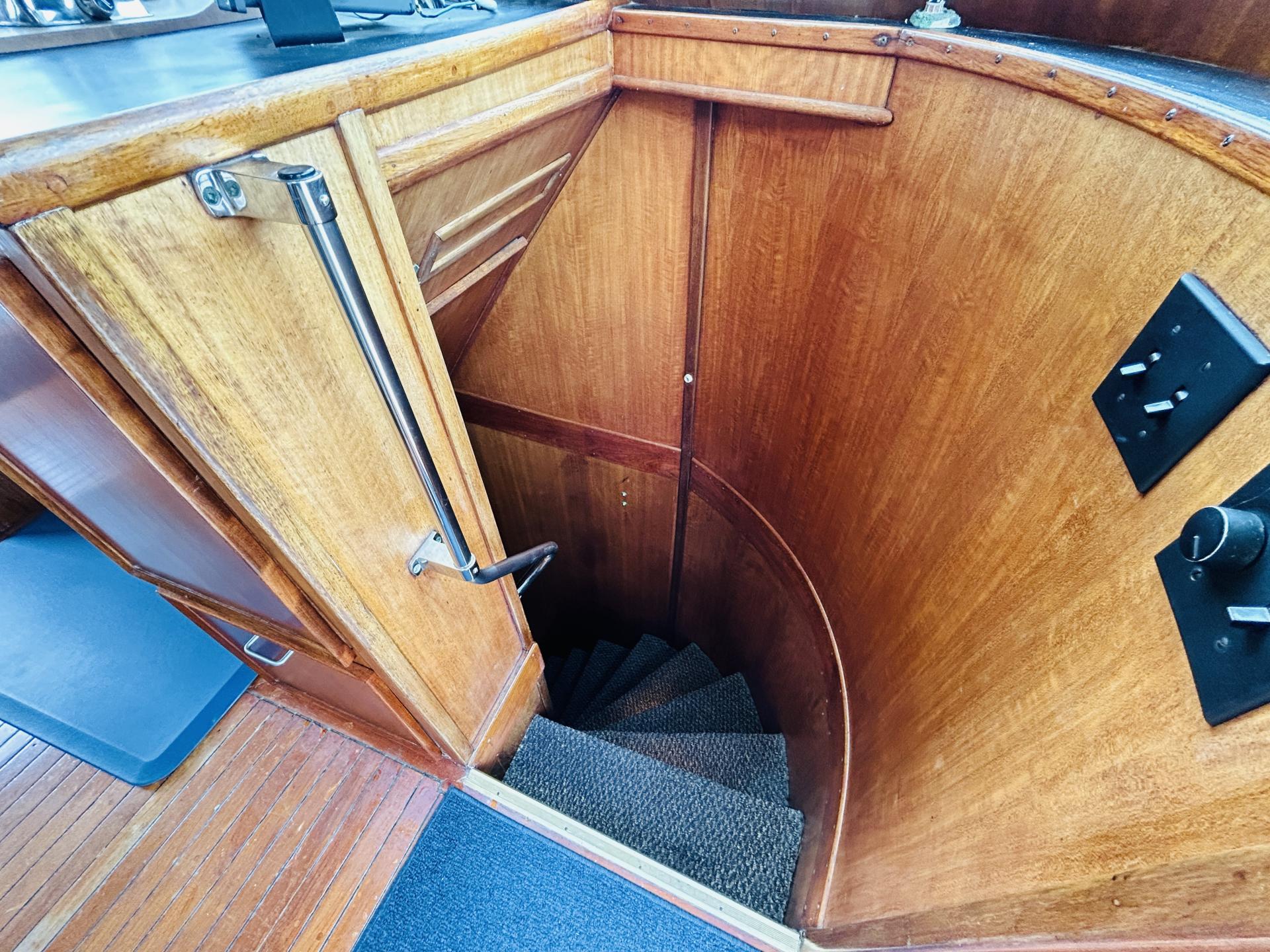 1976 Hatteras 58 LRC photo 35