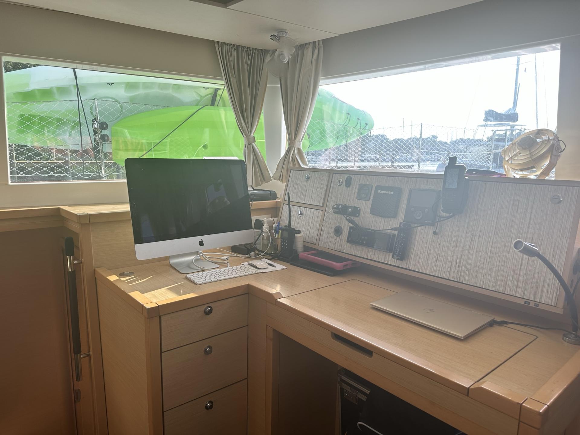 2012 Lagoon 450 with flybridge photo 17