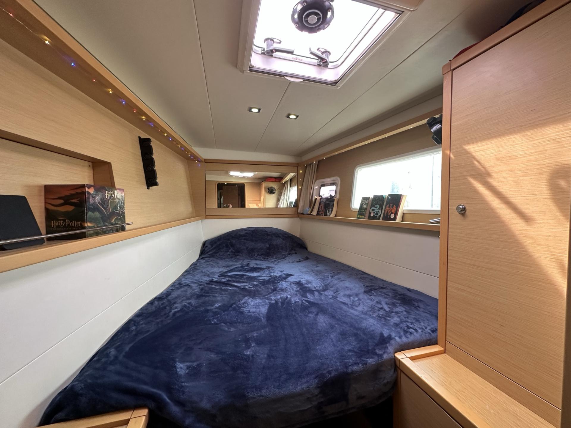 2012 Lagoon 450 with flybridge photo 20