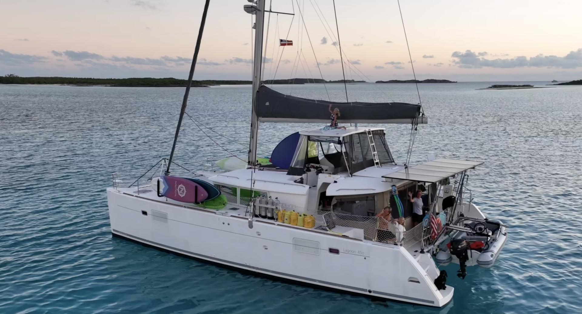 2012 Lagoon 450 with flybridge — 450F