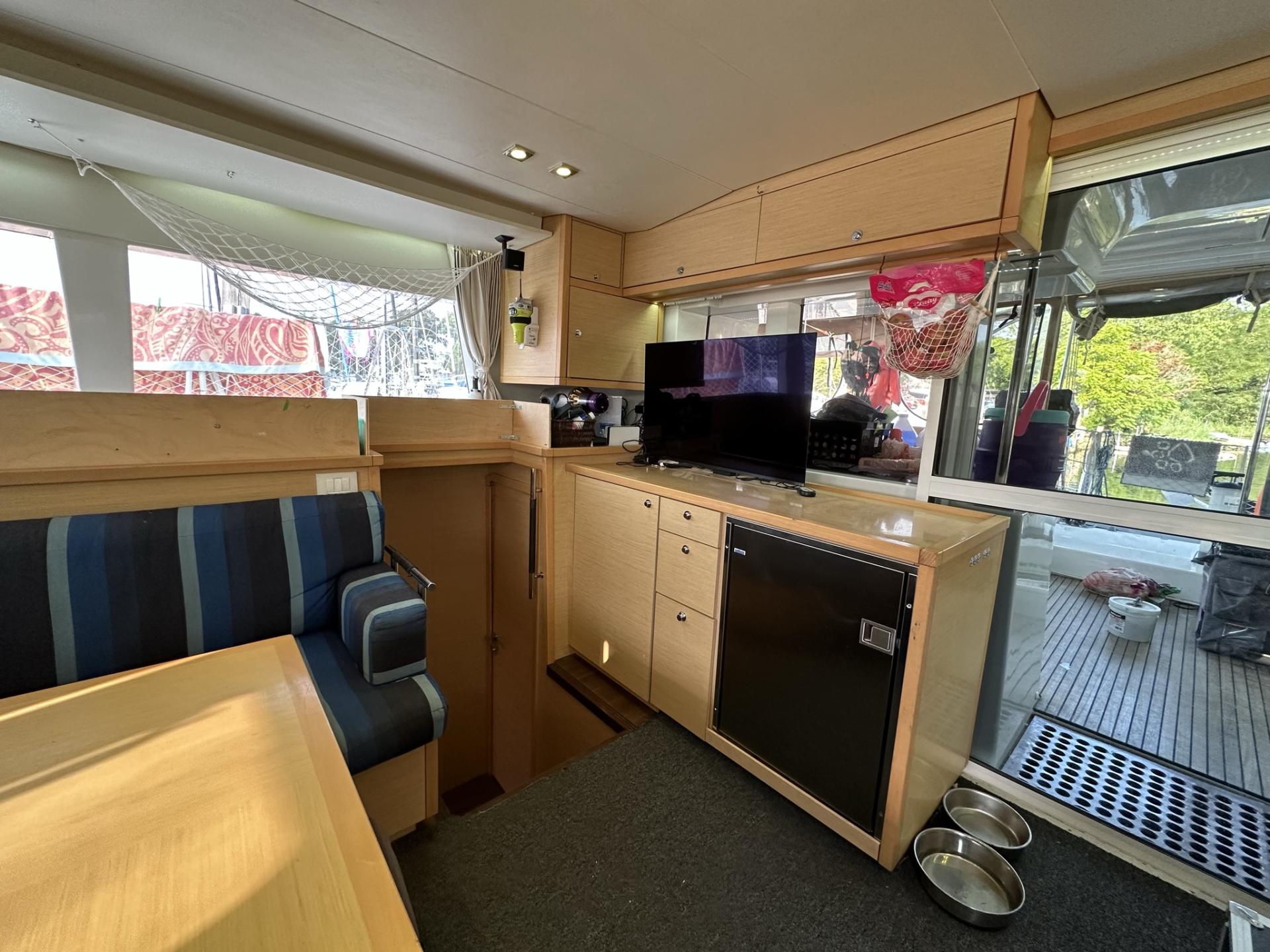 2012 Lagoon 450 with flybridge photo 15