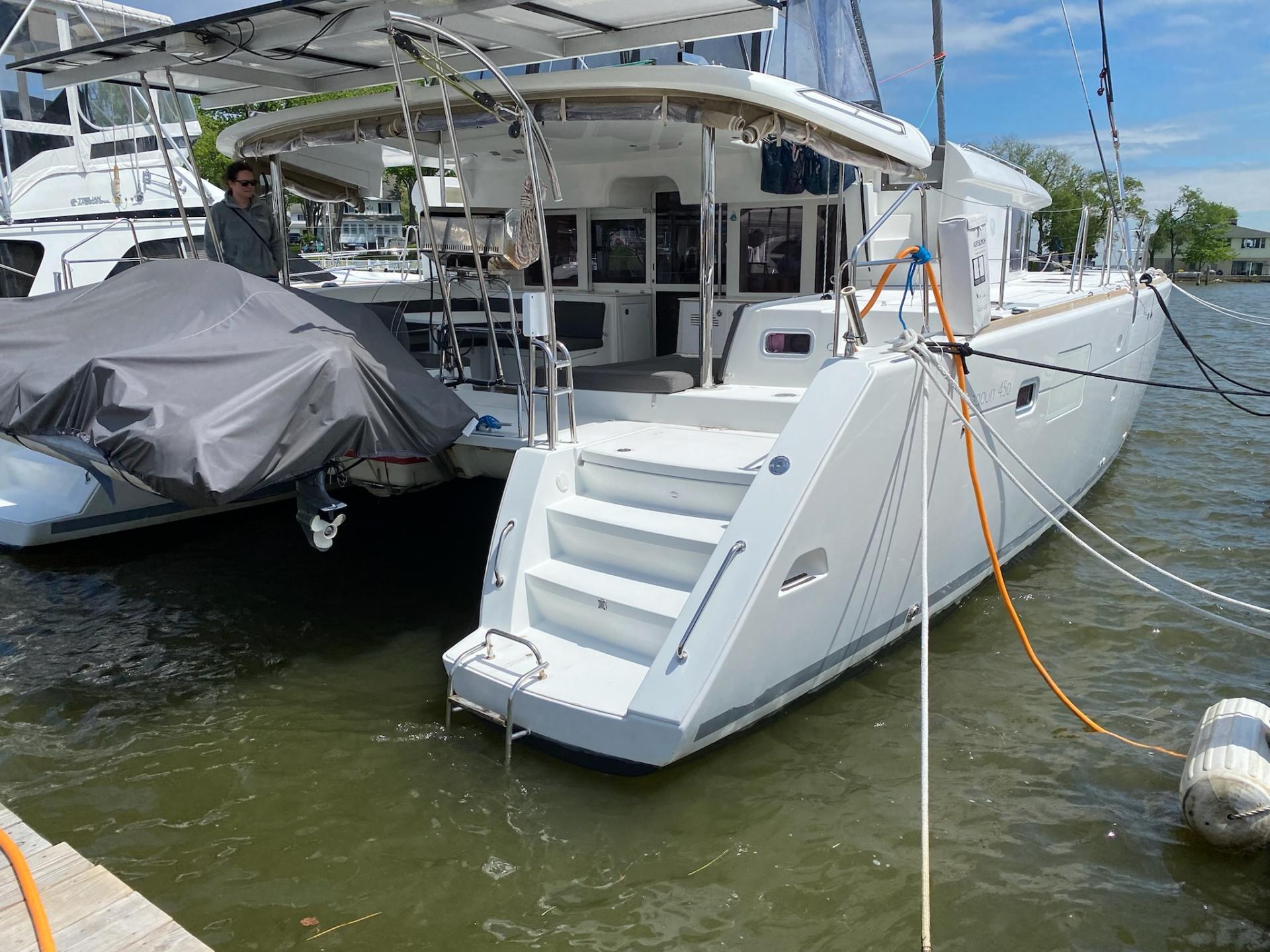 2012 Lagoon 450 with flybridge photo 4