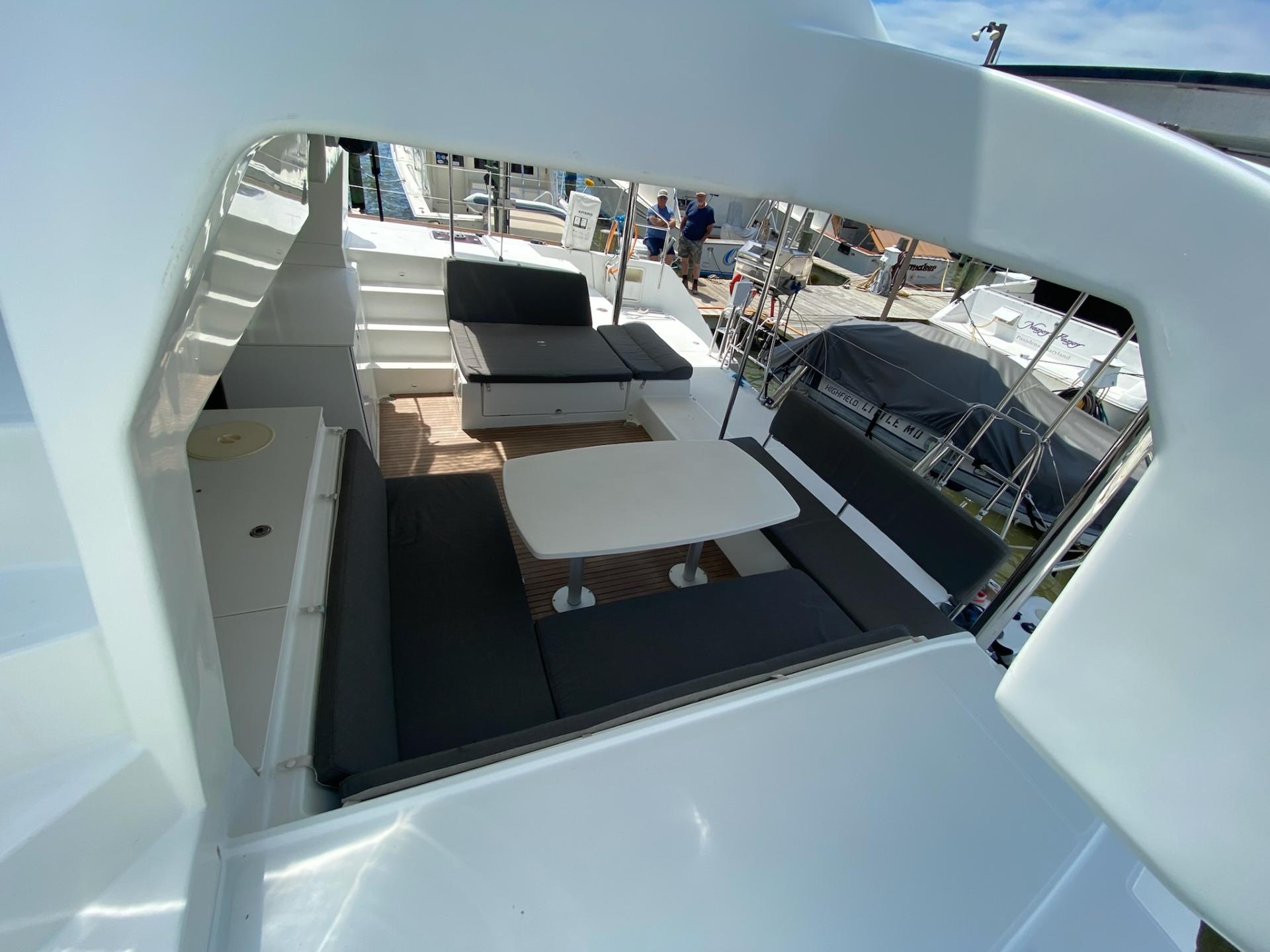 2012 Lagoon 450 with flybridge photo 7
