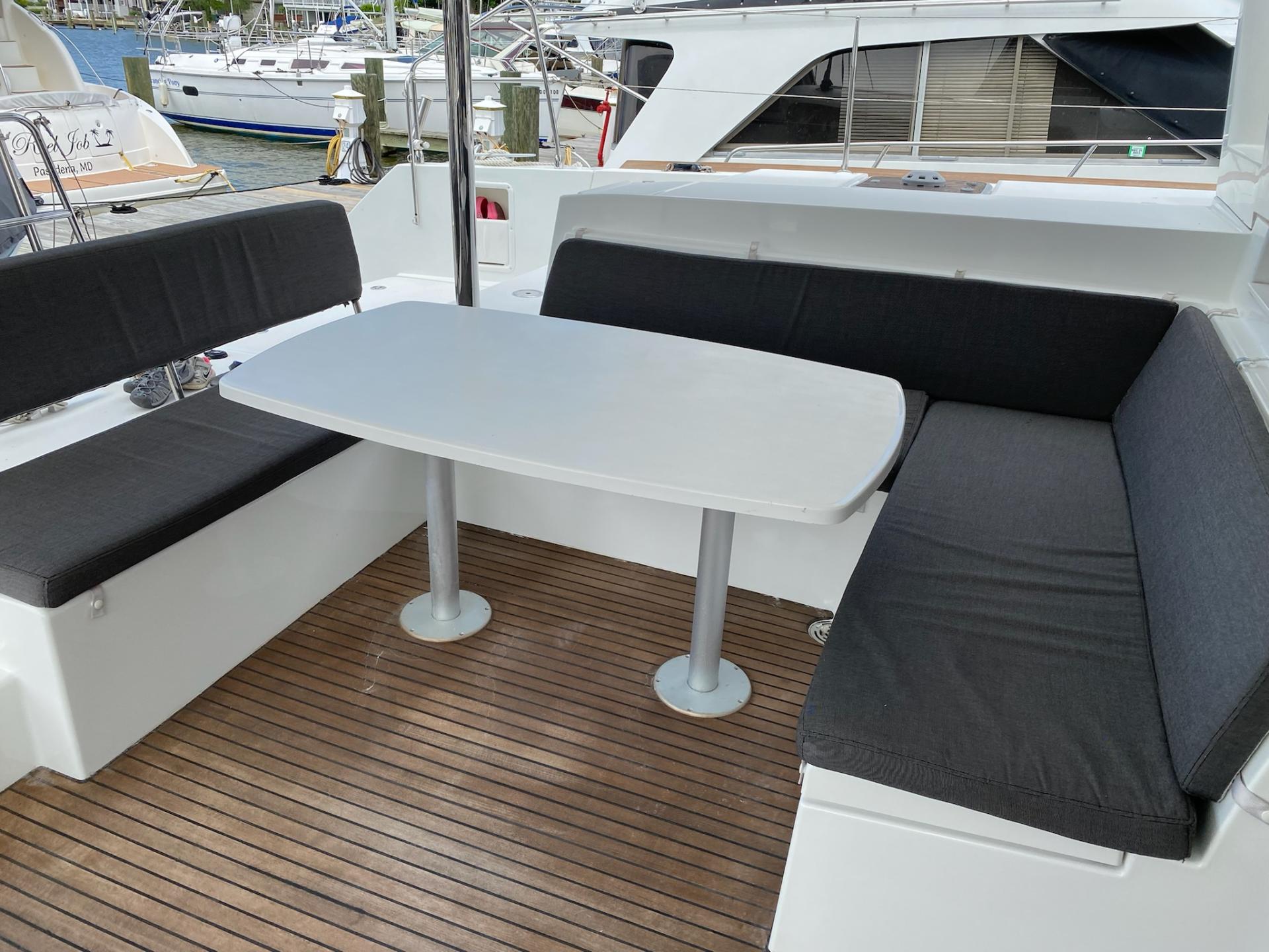 2012 Lagoon 450 with flybridge photo 8