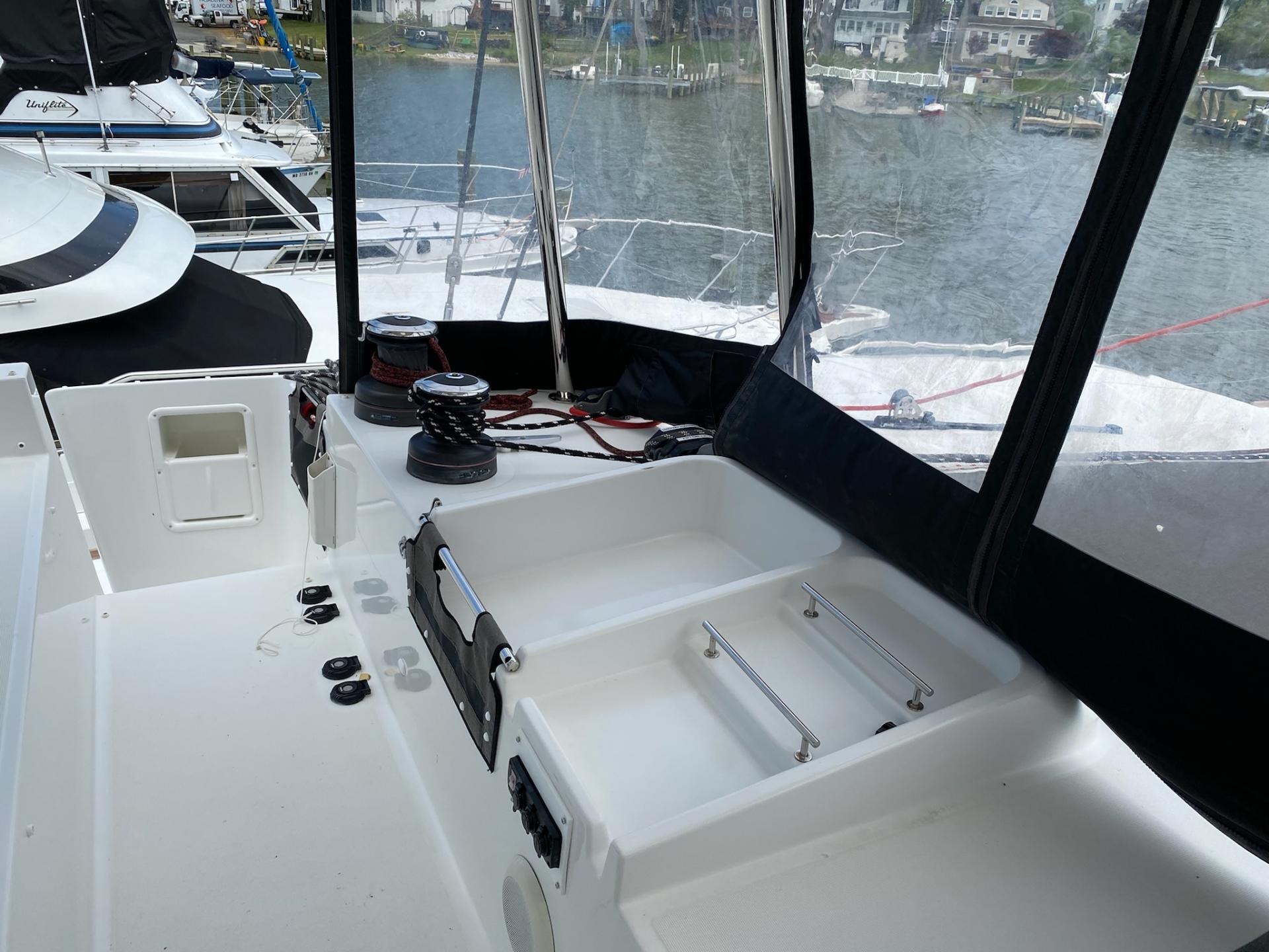 2012 Lagoon 450 with flybridge photo 10