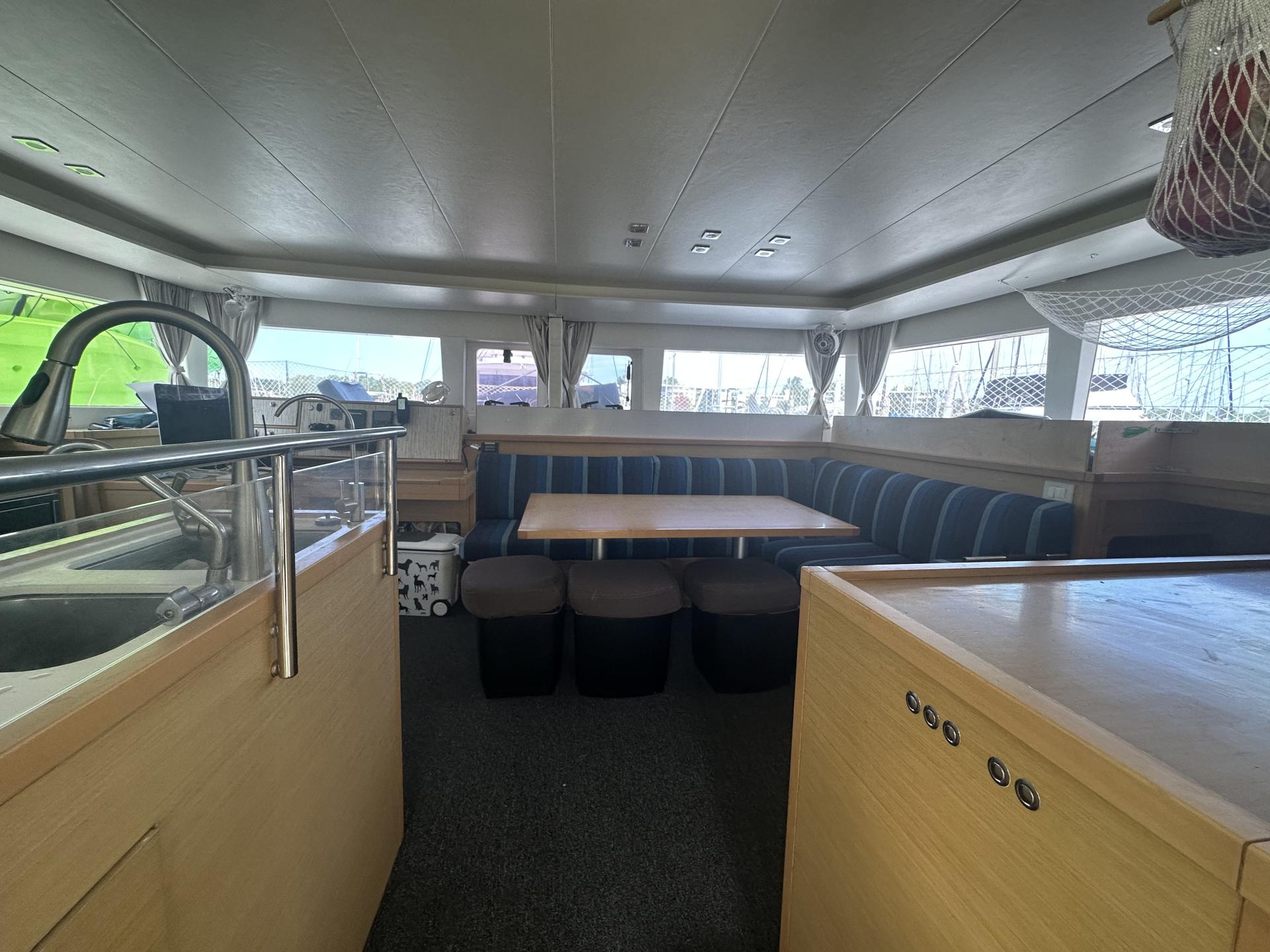 2012 Lagoon 450 with flybridge photo 18