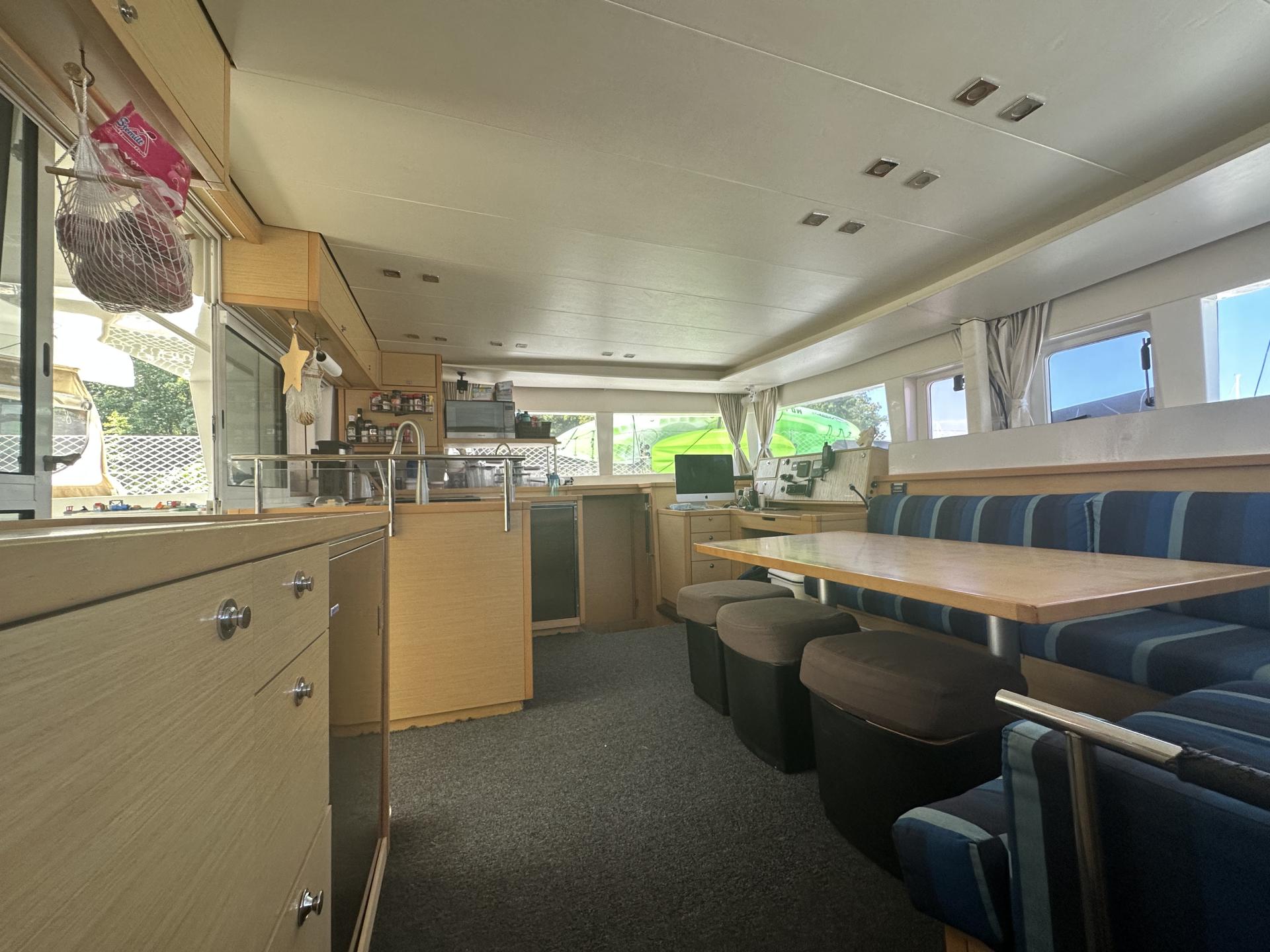 2012 Lagoon 450 with flybridge photo 16