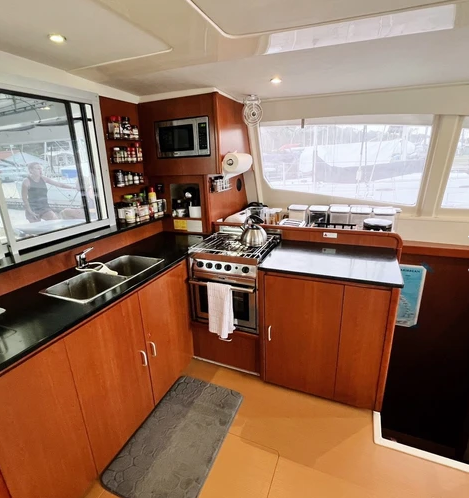 2013 Leopard 48 photo 6