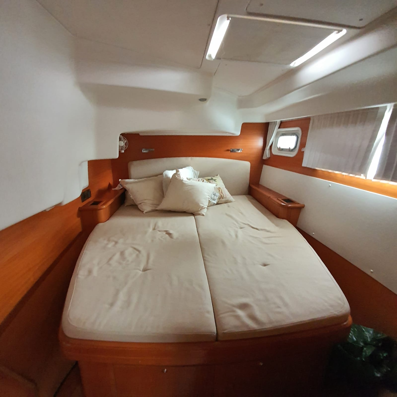 2007 Lagoon 440 photo 3