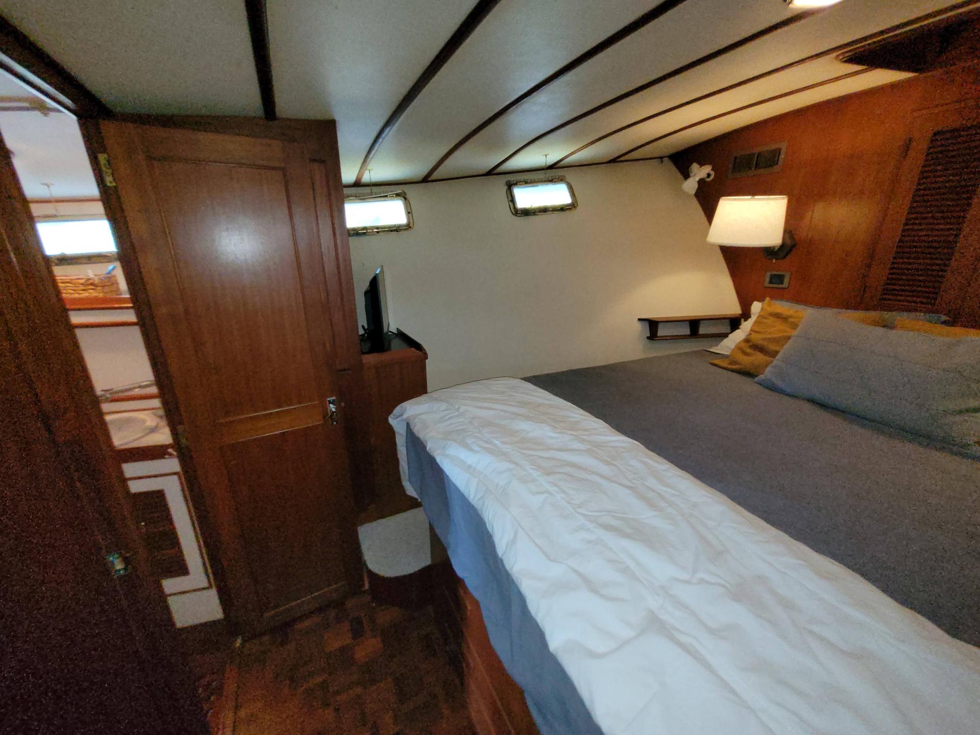 1981 50' Ocean Alexander Mark 1 Pilot House photo 54