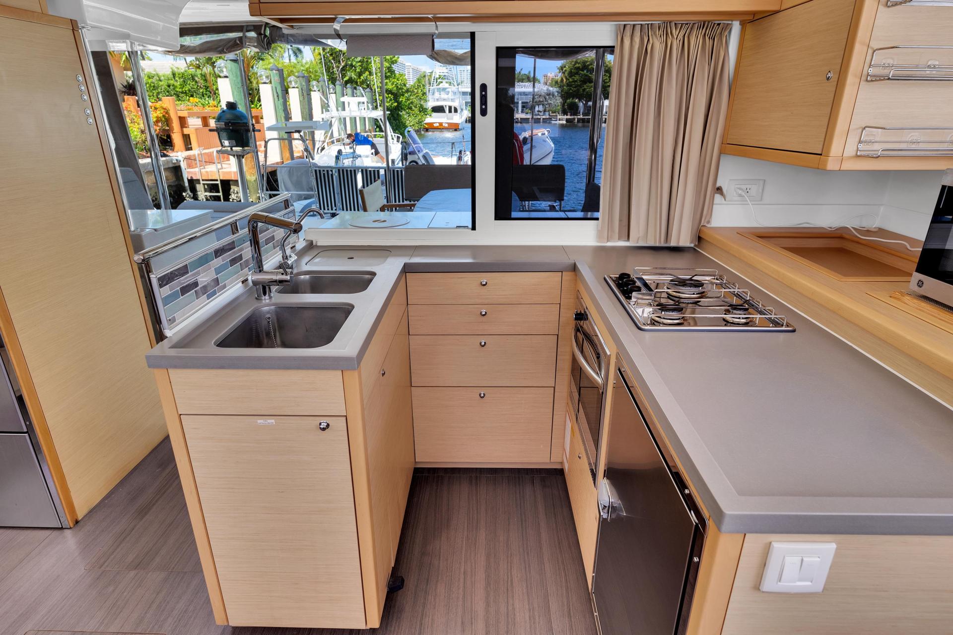 2016 Lagoon 450 Flybridge photo 55