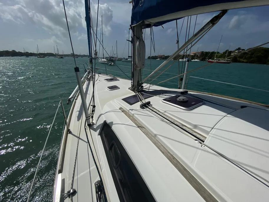 2010 Beneteau Oceanis 43 photo 6