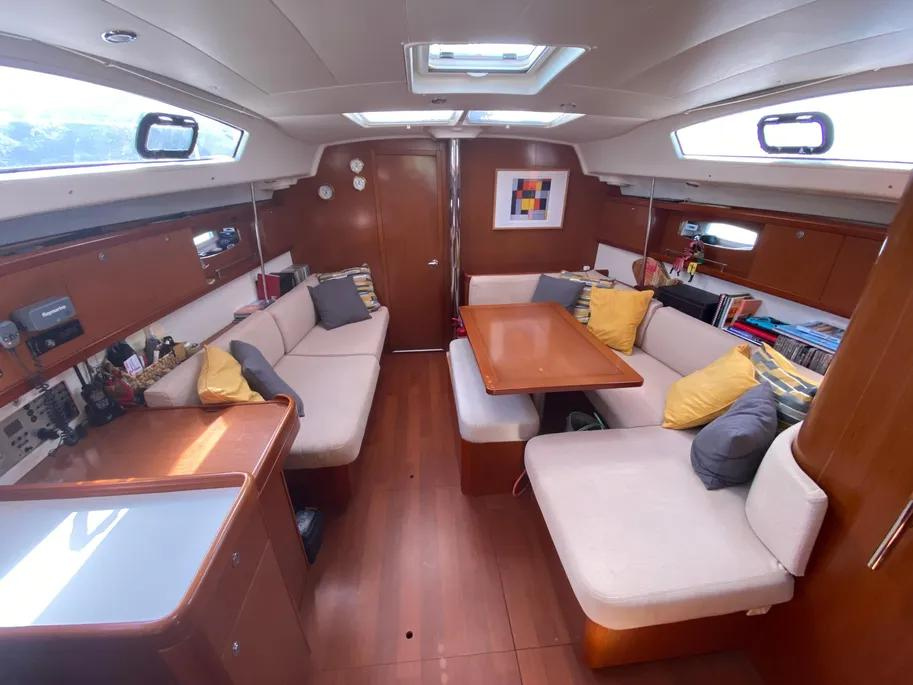 2010 Beneteau Oceanis 43 photo 3