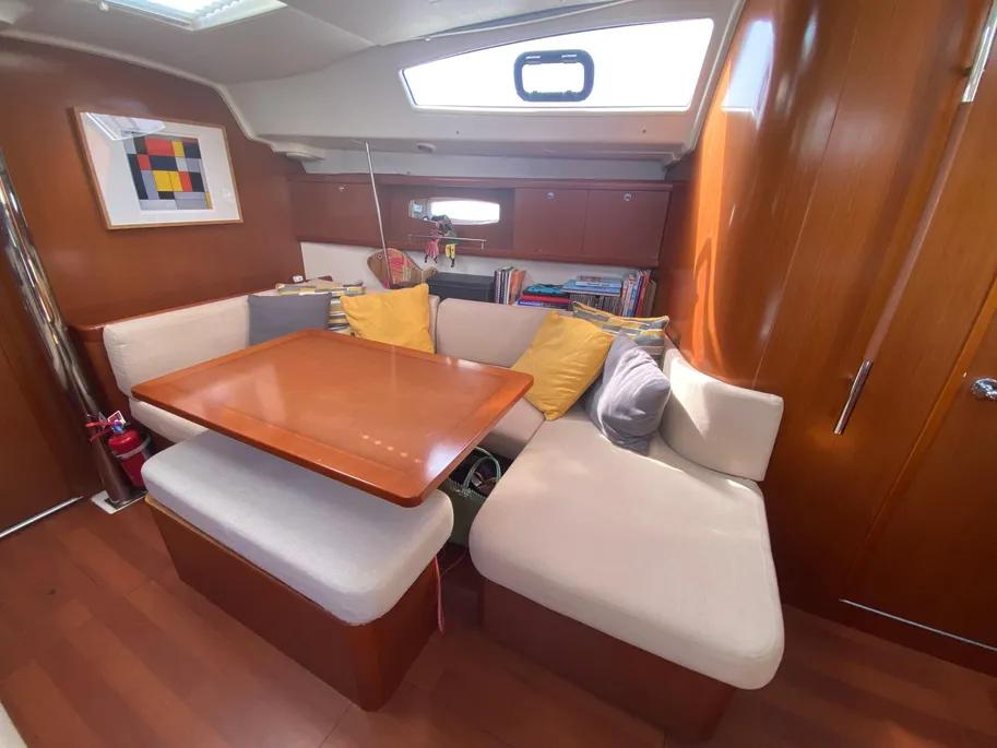 2010 Beneteau Oceanis 43 photo 7