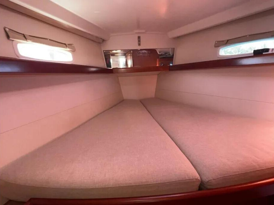 2010 Beneteau Oceanis 43 photo 10