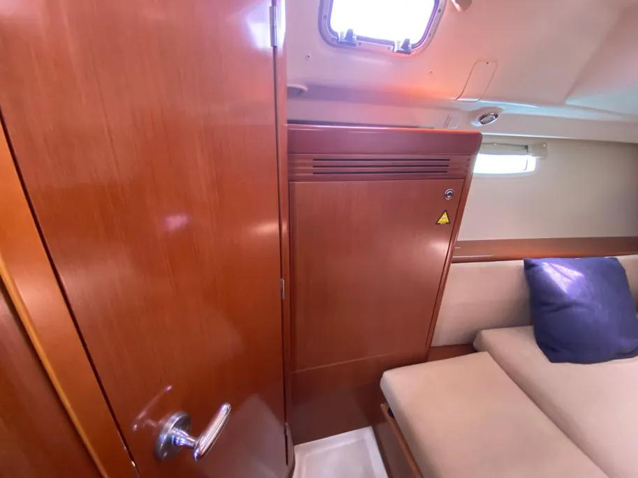 2010 Beneteau Oceanis 43 photo 13