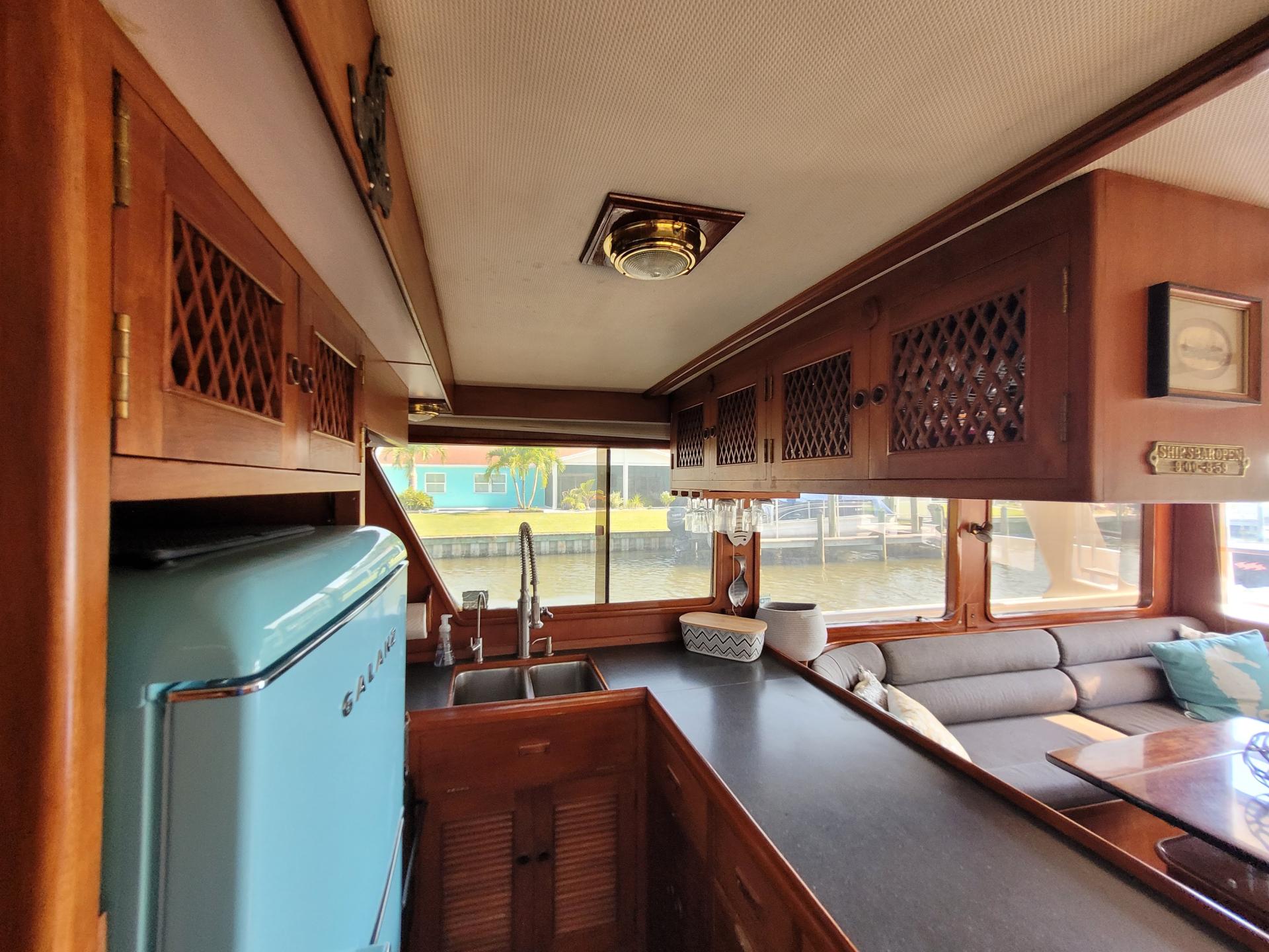 1981 50&#8242; Ocean Alexander Mark 1 Pilot House photo 24