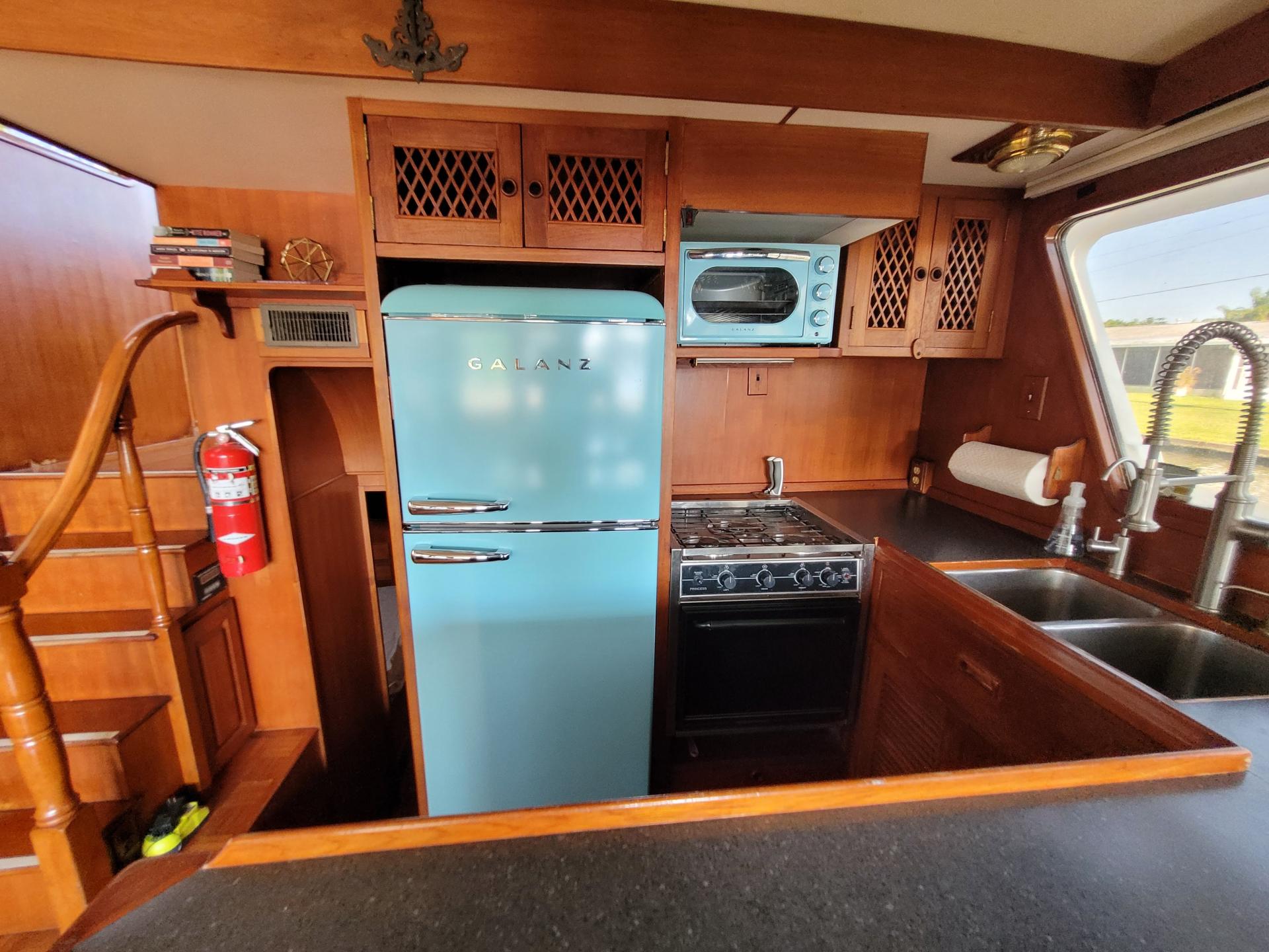 1981 50&#8242; Ocean Alexander Mark 1 Pilot House photo 26