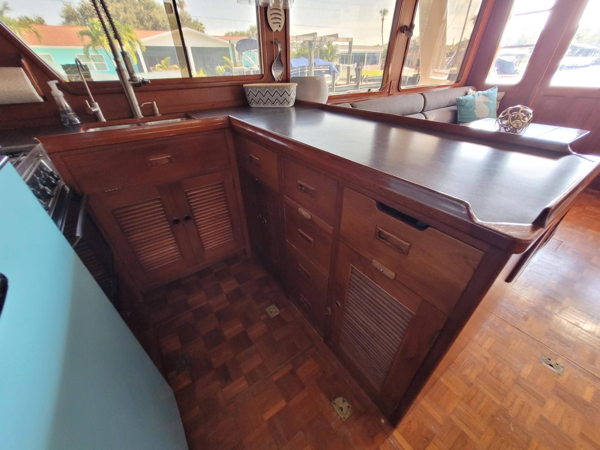 1981 50&#8242; Ocean Alexander Mark 1 Pilot House photo 27
