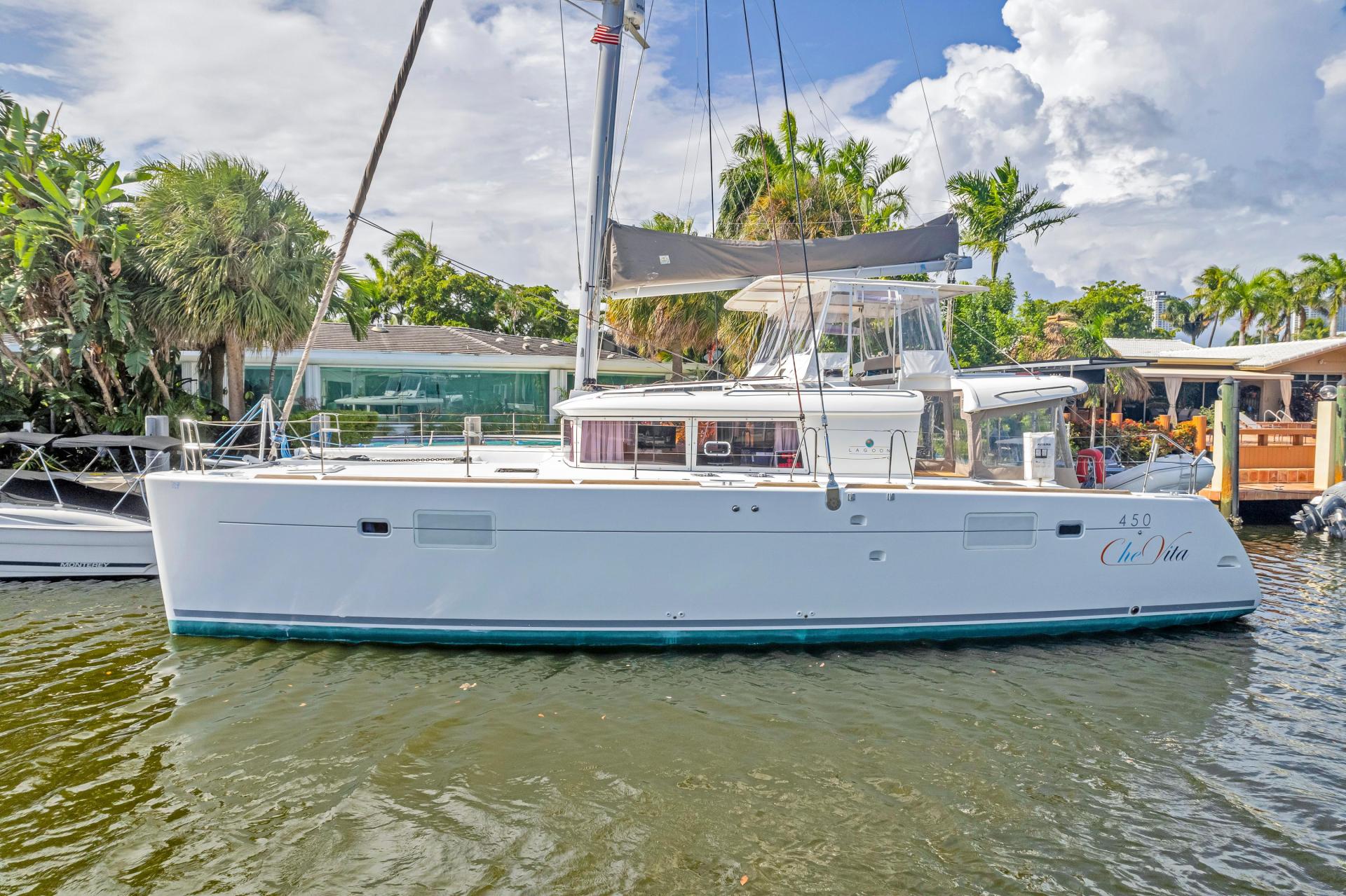 2016 Lagoon 450 Flybridge photo 2