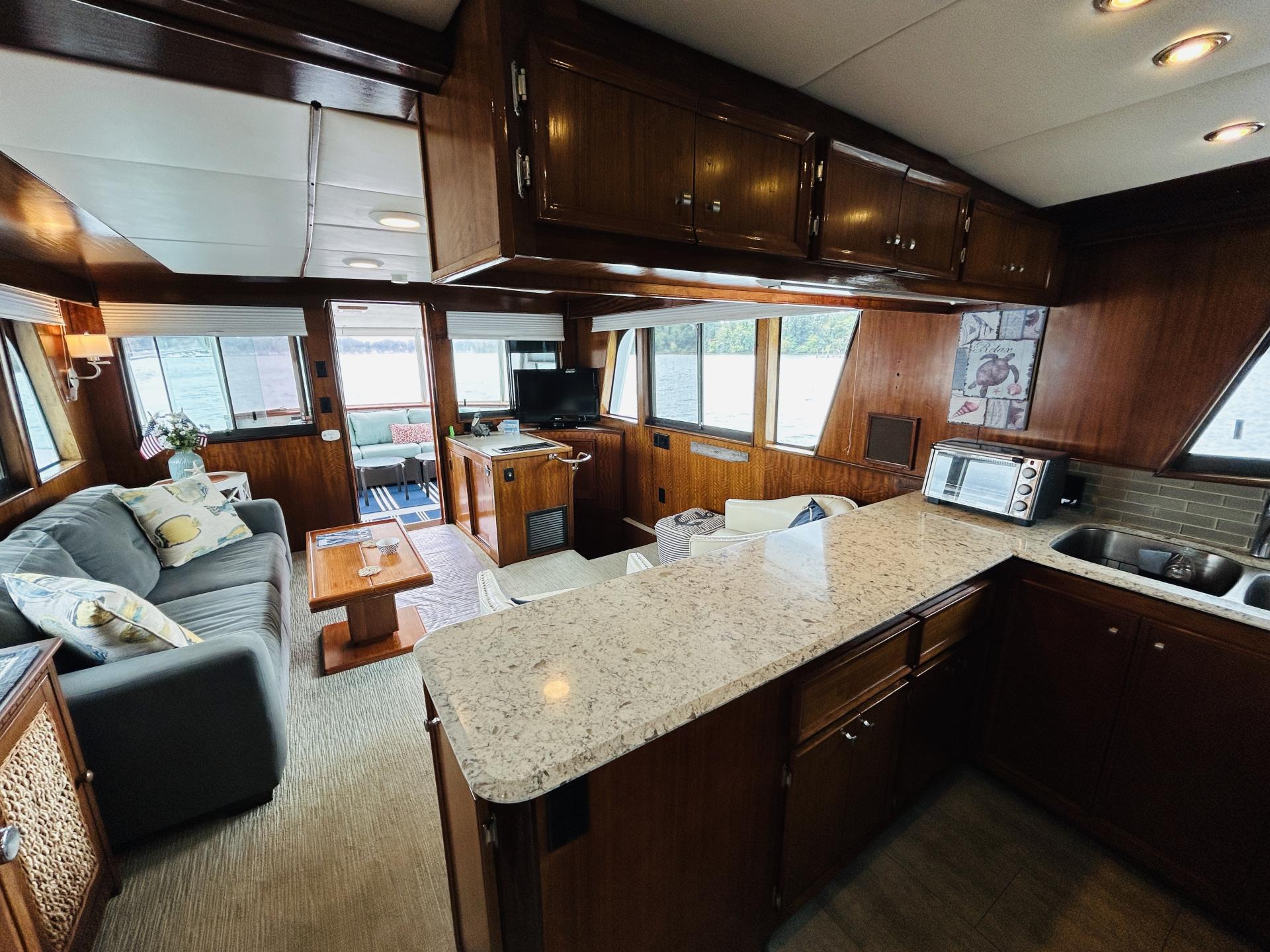 1976 Hatteras 58 LRC photo 22