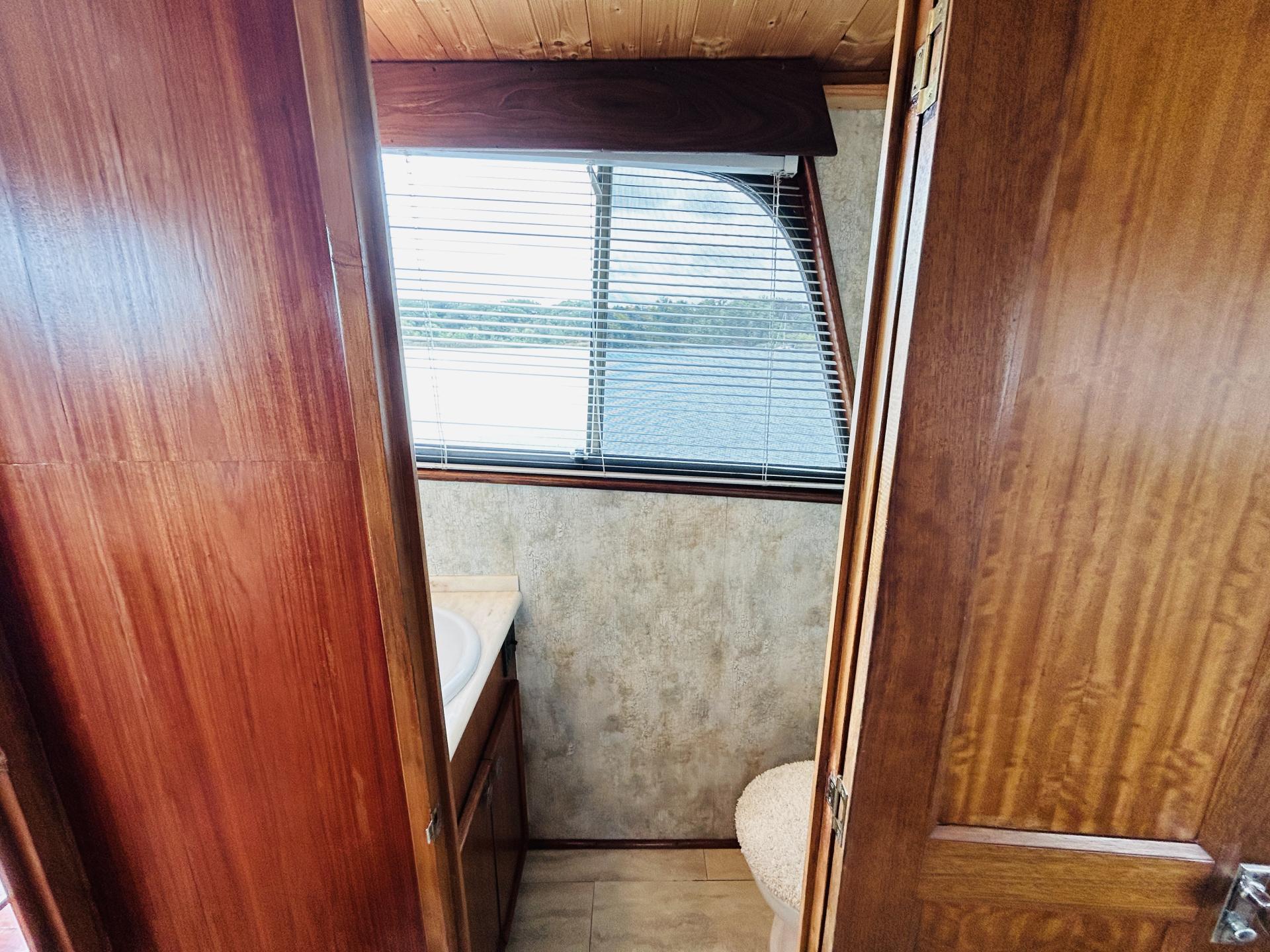 1976 Hatteras 58 LRC photo 26
