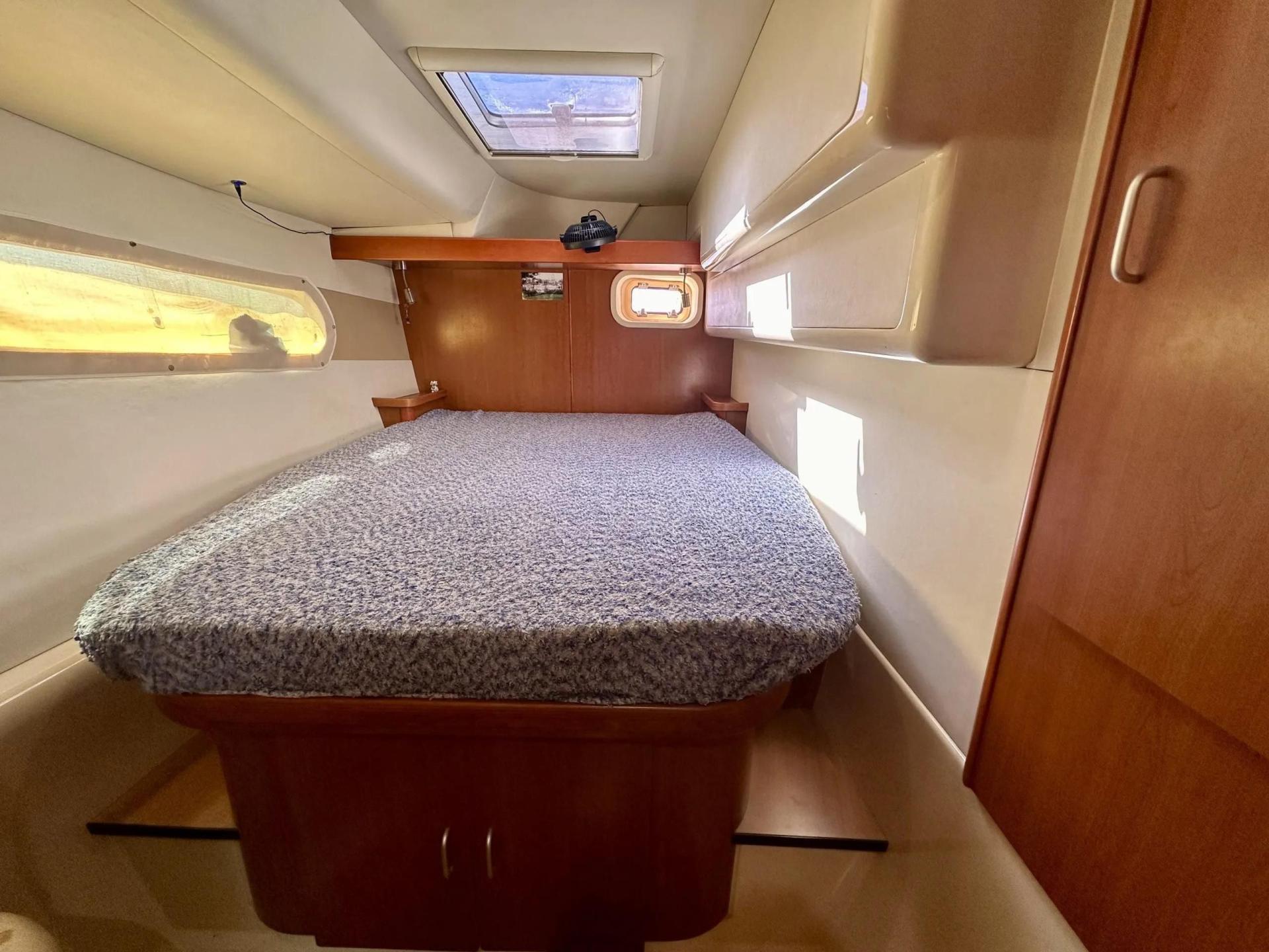 2009 Leopard 46 photo 11