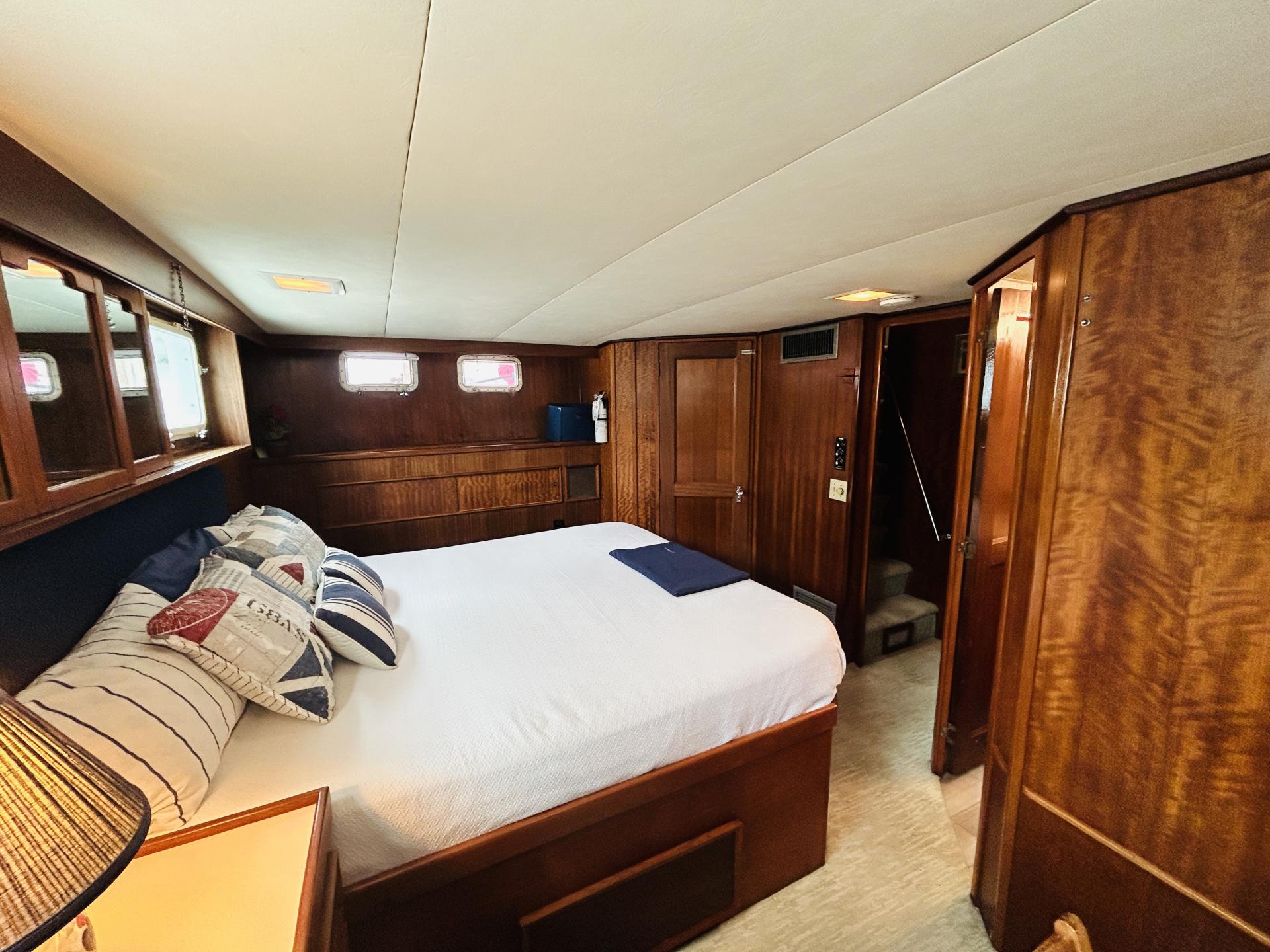 1976 Hatteras 58 LRC photo 70