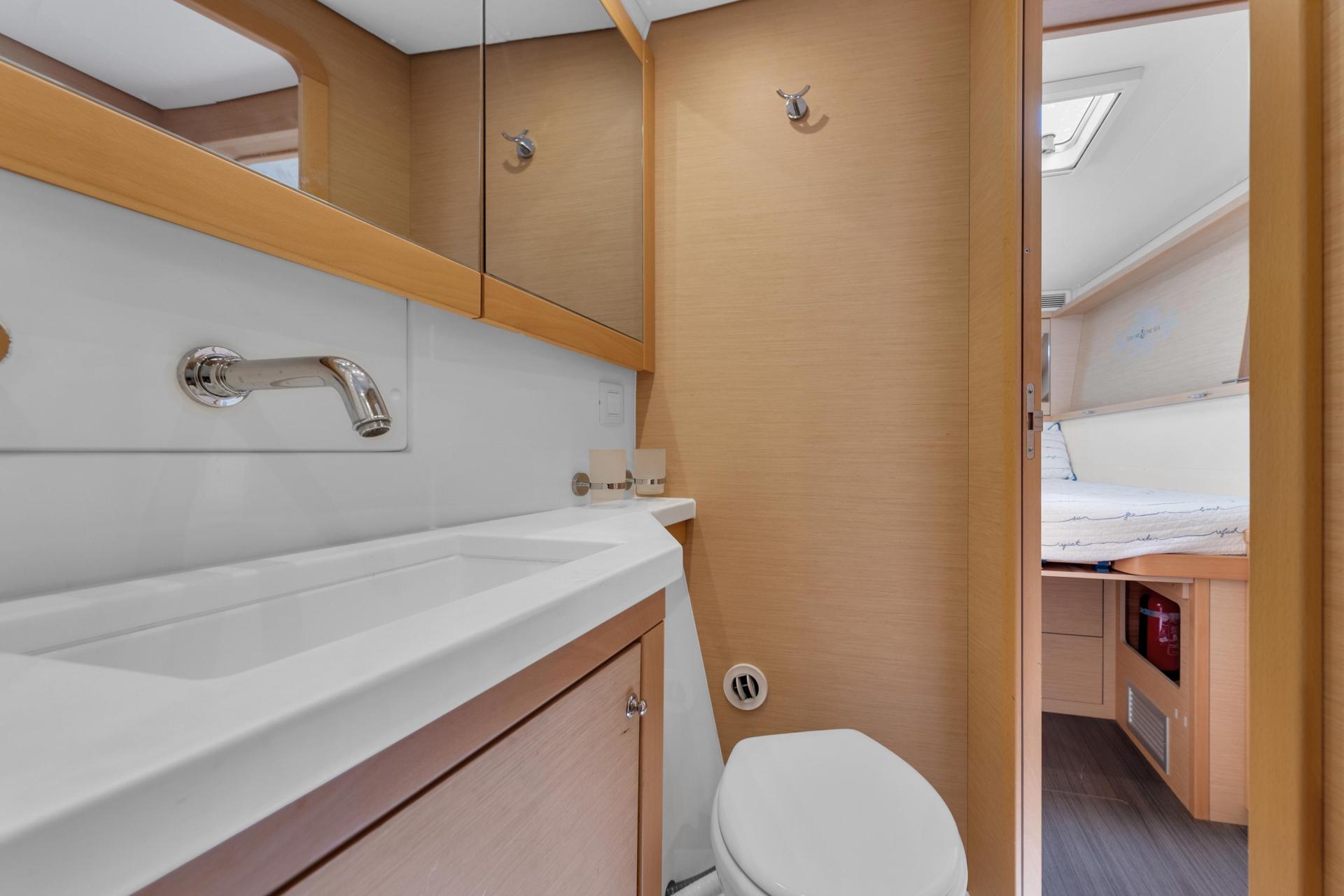 2016 Lagoon 450 Flybridge photo 72
