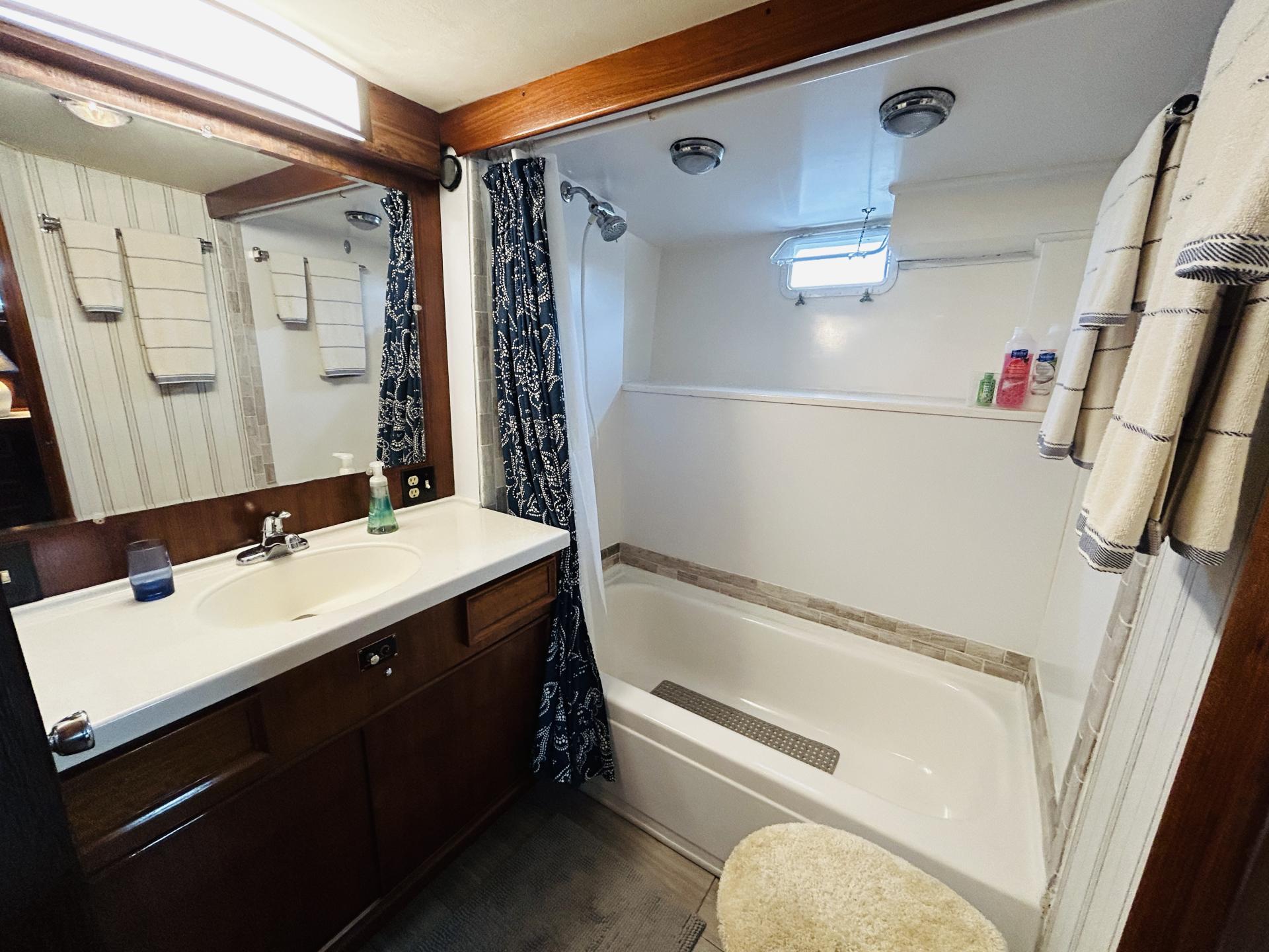 1976 Hatteras 58 LRC photo 74