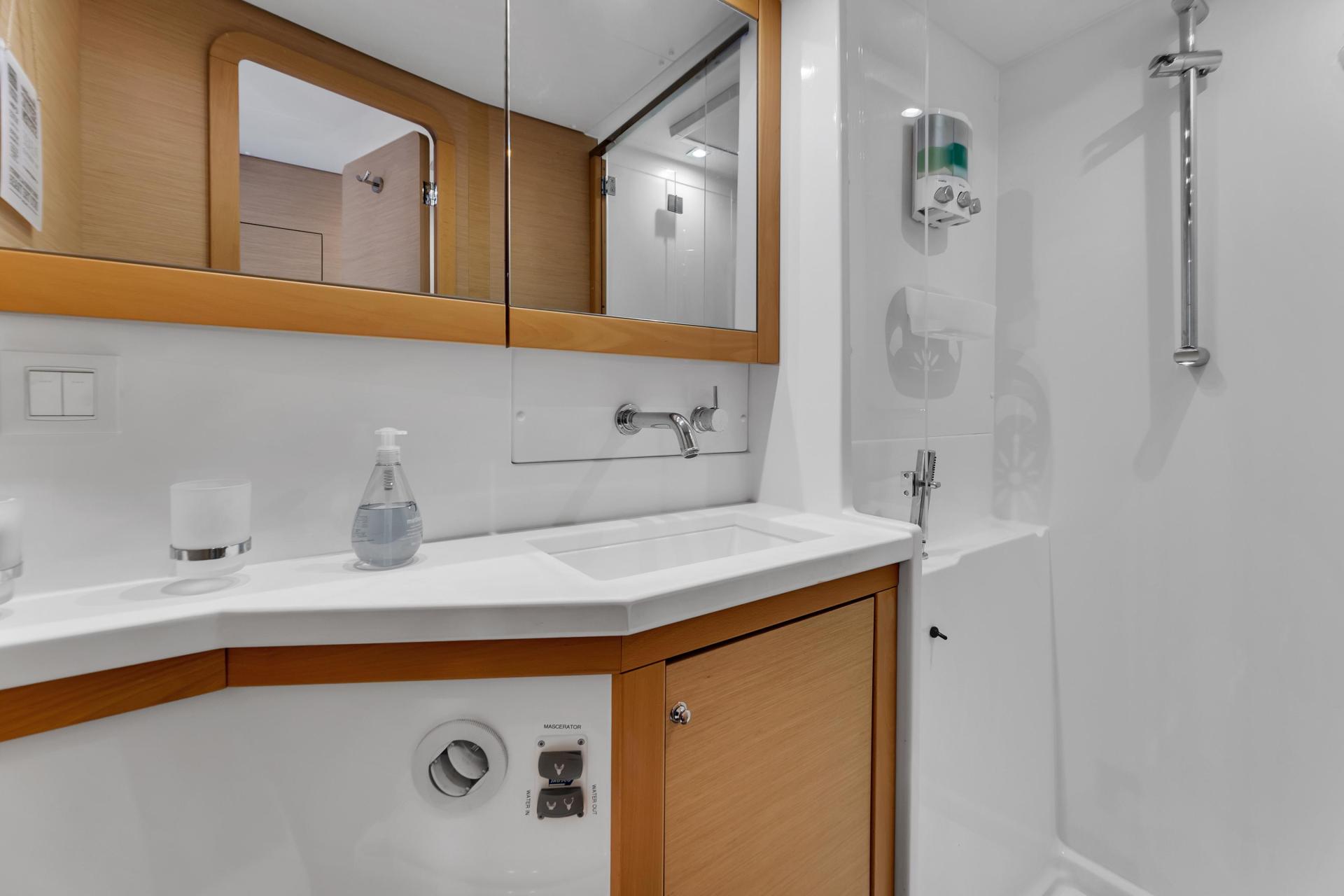2016 Lagoon 450 Flybridge photo 76