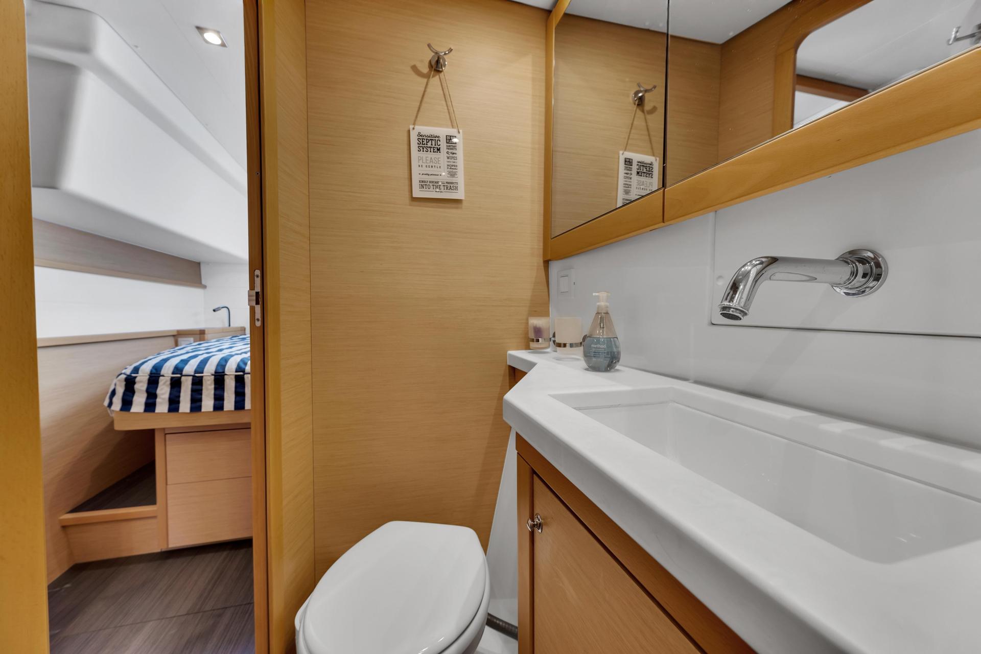 2016 Lagoon 450 Flybridge photo 77