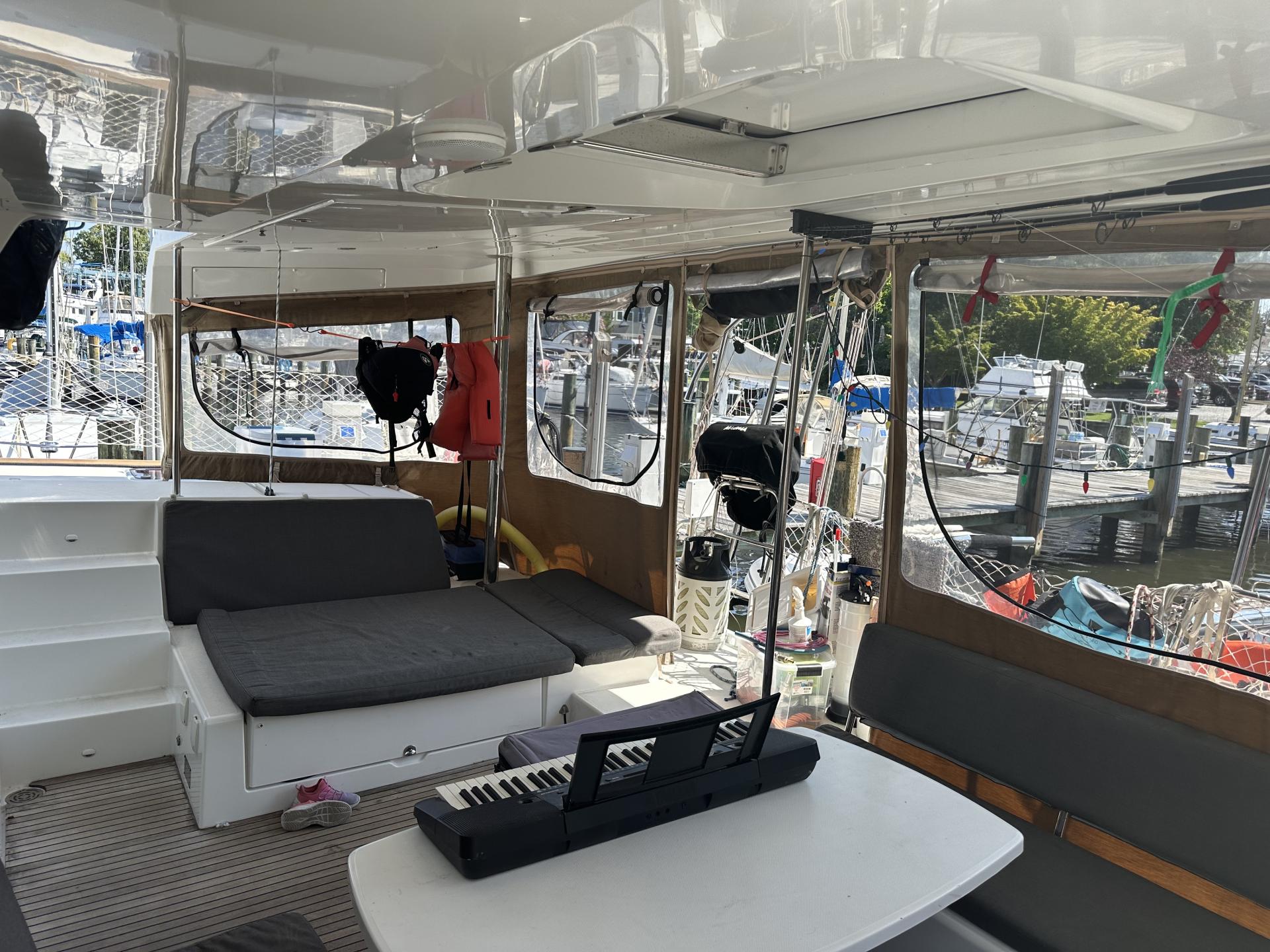 2012 Lagoon 450 with flybridge photo 59