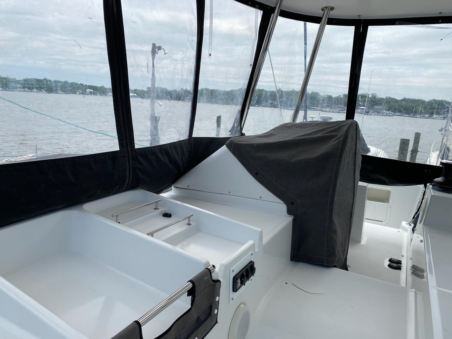 2012 Lagoon 450 with flybridge photo 46