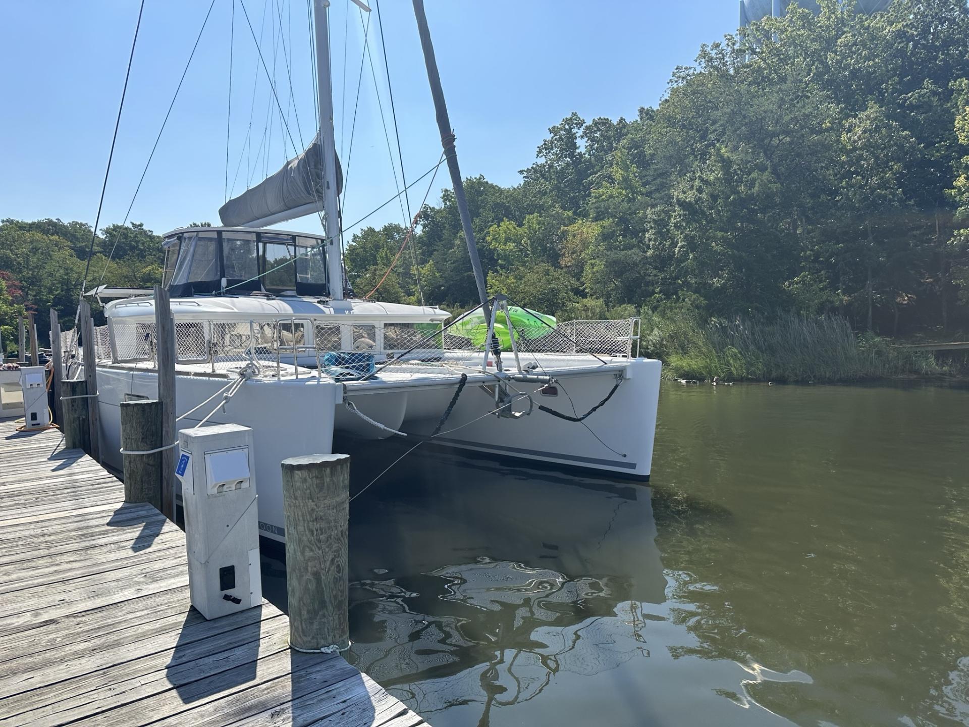 2012 Lagoon 450 with flybridge photo 40