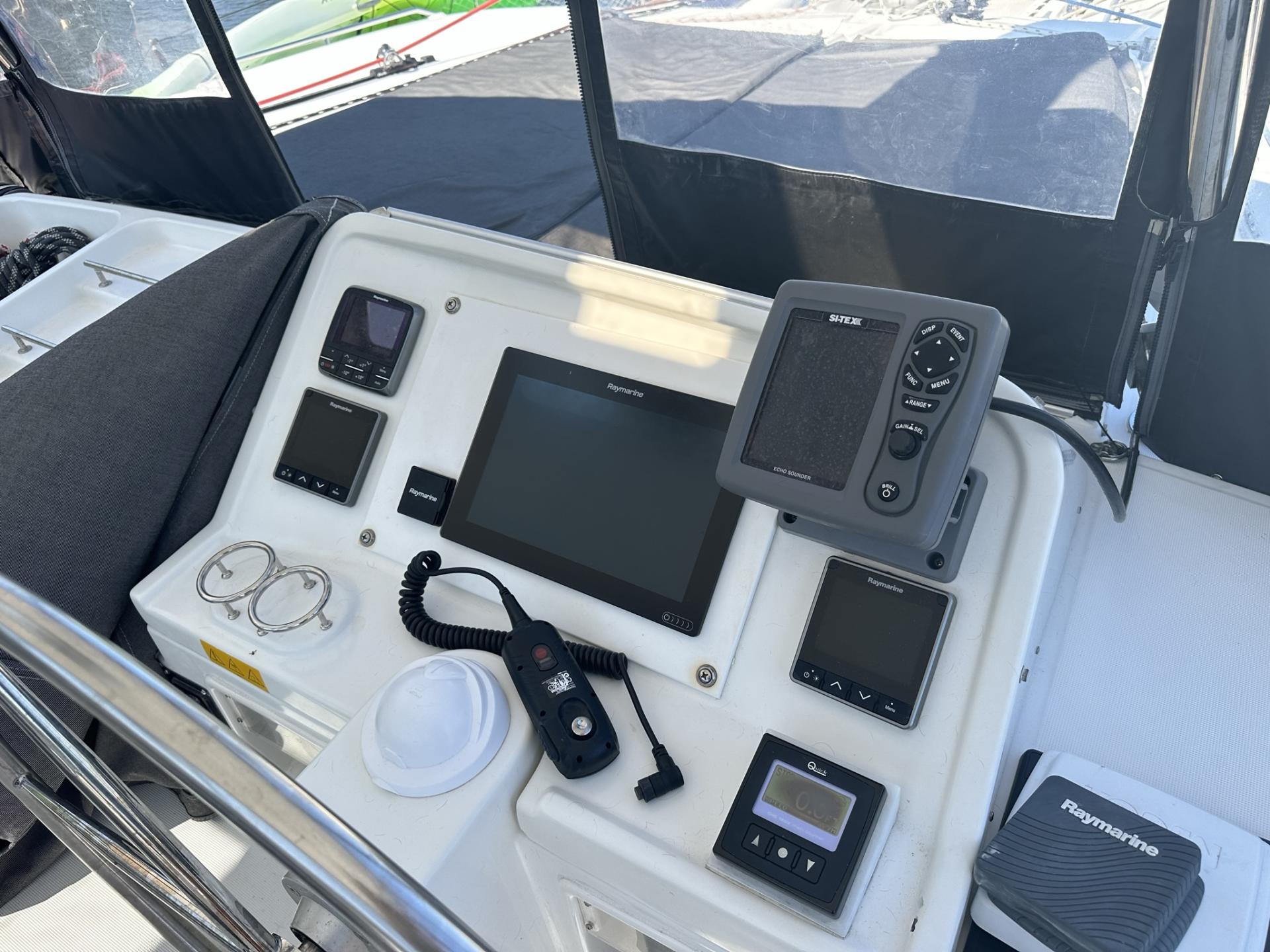 2012 Lagoon 450 with flybridge photo 34