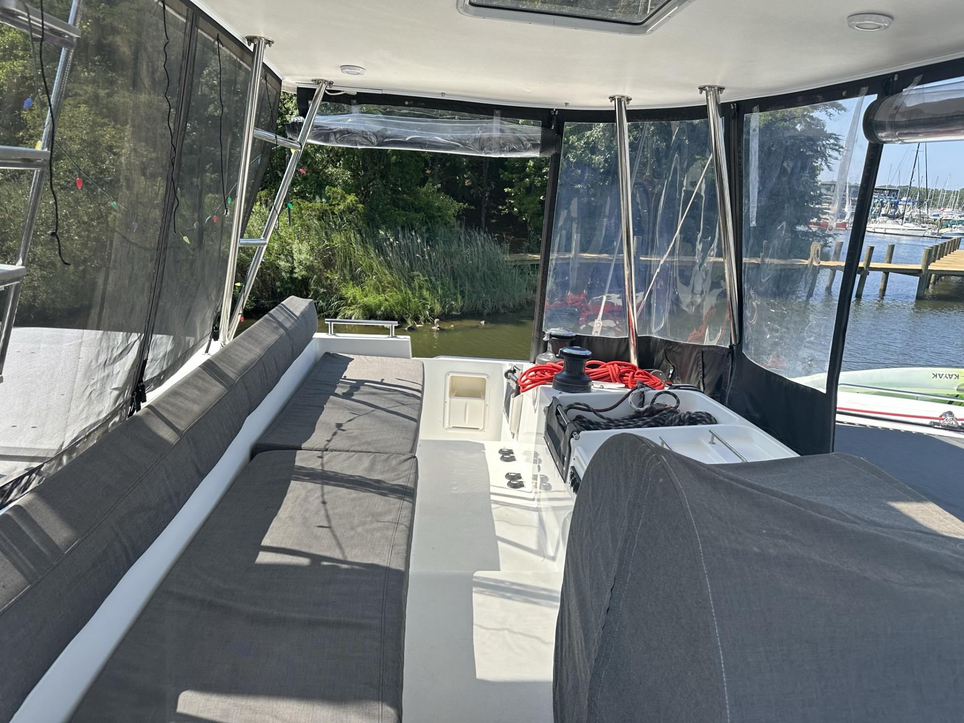 2012 Lagoon 450 with flybridge photo 31